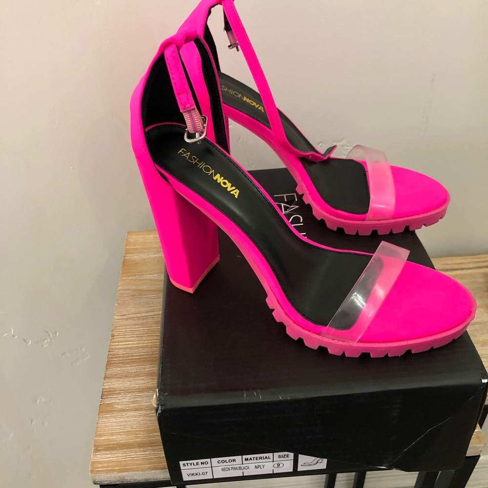 NIB Back on Top Heels (Fashion Nova)